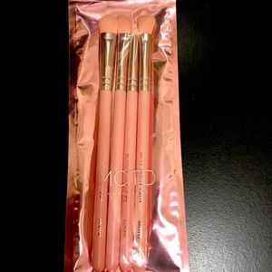 Rose Pink Make up brushes